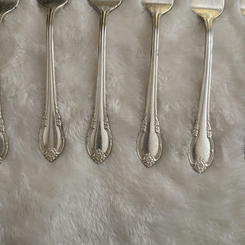 1847 Roger’s Bros Remembrance Silver Plate Vintage Dessert Forks